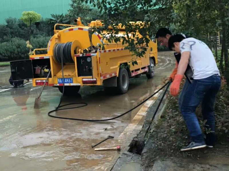 新密疏通管道，专业从事各种管道疏通，放心快捷找小王